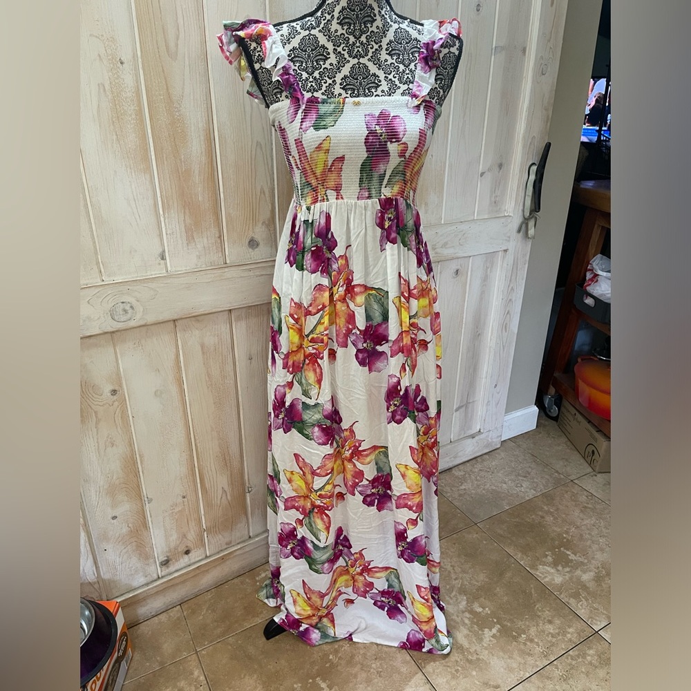 PilyQ Floral Maxi  Dress Size M/Lg Tropical Print Smocked Bodice Ruffles